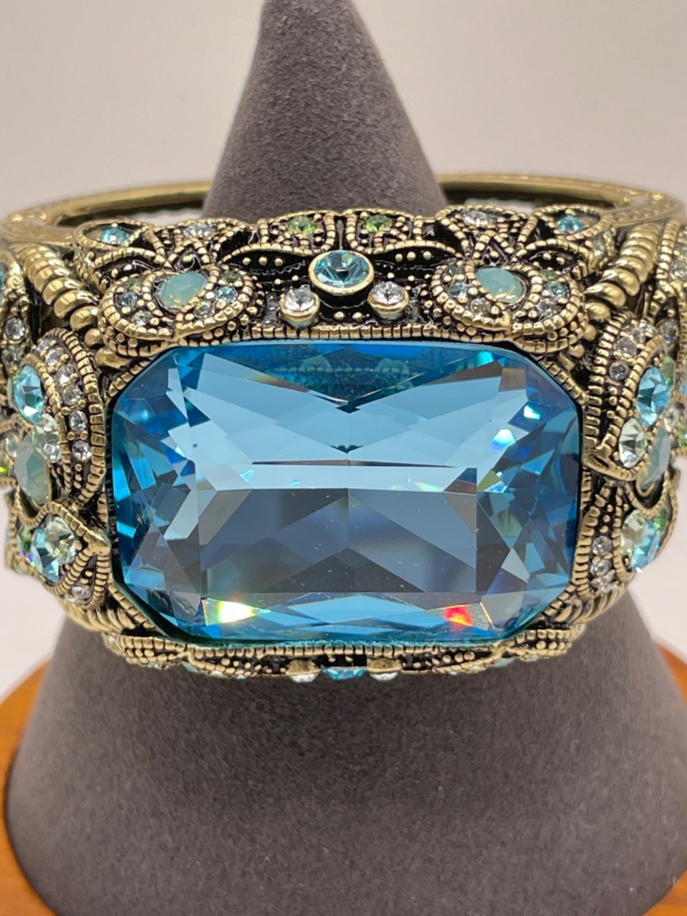 Heidi Daus Dazzling Damoiselle Chunky Statement Bracelet 6 3/4" - Picture 4 of 16